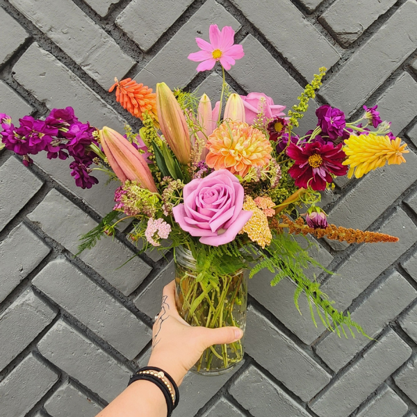 designer’s choice seasonal arrangement shop now at flower + furbishanniversary, birthday, celebration, congrats, congratulations, encouragement, floral arrangement, Flowers, fresh flower, friendship, Get well, Gift, Holiday, just because, love, mom, new baby, Seasonal, sympathy, thank you, vase, vased arrangement
